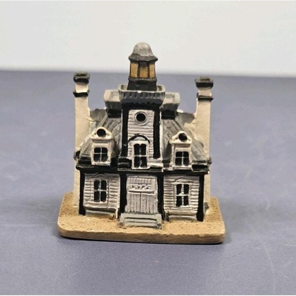 Lenox Miniature Lighthouse Thimble Figurine Fort Tompkins Lighthouse New York